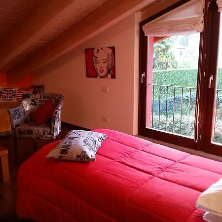 Douglas House * Varese
