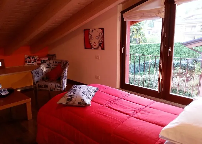 Douglas House * Varese
